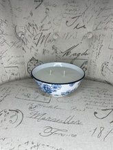 Load image into Gallery viewer, Floral Bowl Decor Candle
